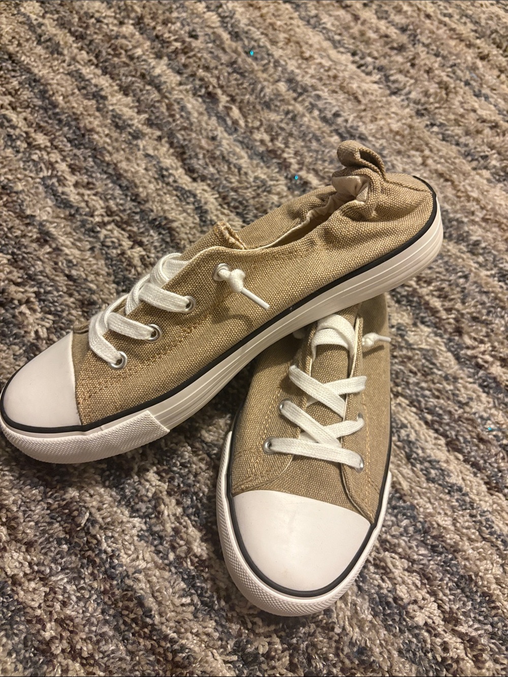 Casual Women's Canvas Low-Top Sneakers in Tan